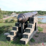 The cannons standing against the Baltic Sea