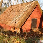 SE JV-12 Kadamo Rob Roy "Dexter" at one of the sheds on the Lagersberg's mansion