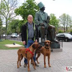 Argos, Tomas & Dexter at the statue of HC Andersen